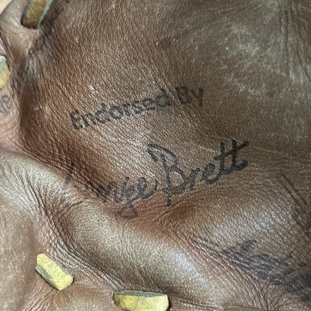 Wilson Signature Model A2295 Brown Leather Youth Baseball Glove George Brett RHT